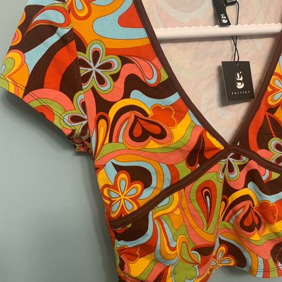 Garage cropped v-neck - Picture 3 of 4